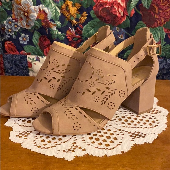 CL by Laundry 2 1/2” Platform Shoes - Picture 4 of 8